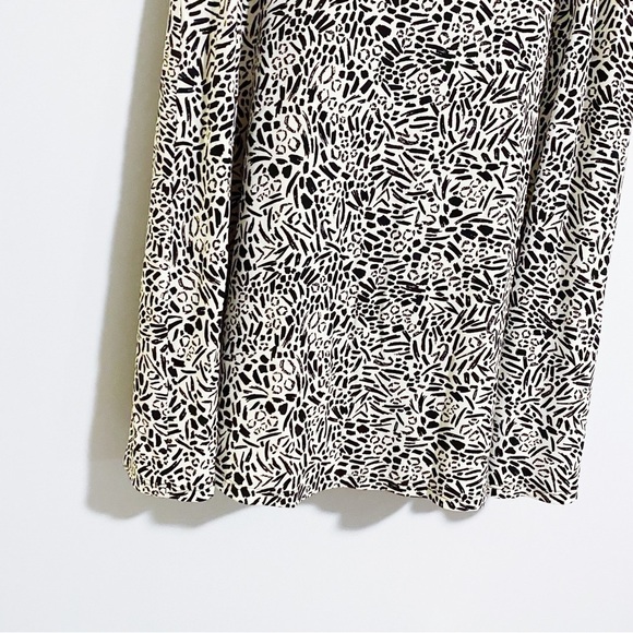 A-line Hawaii - Brushstrokes Print Short Sleeve Dress - Picture 3 of 5